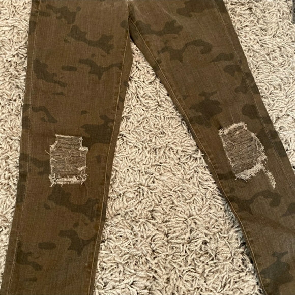Hudson Jeans. Camo. Size 24. - Picture 6 of 6